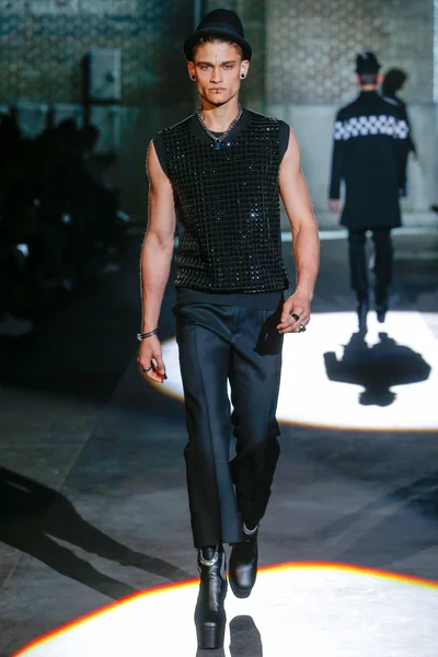 Look 34
